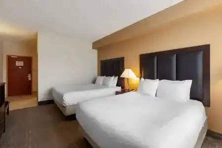Best Western Plus Inn & Suites - 35