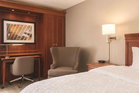 Hampton Inn-Airport - 43