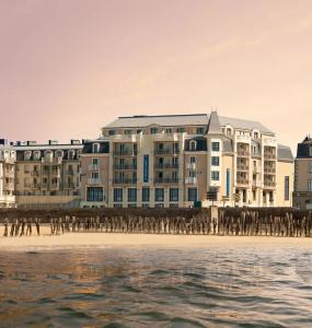 Hôtel Le Nouveau Monde - 19