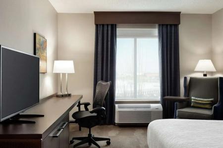 Hilton Garden Inn East - 38