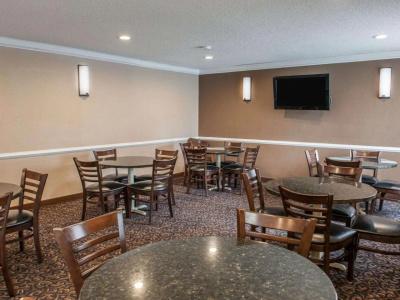 Comfort Inn South - 21