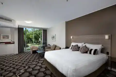 Rydges - 6