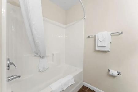 Grand Crowne by Capital Vacations - 37