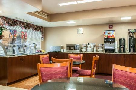Clarion Inn & Suites Northwest - 29