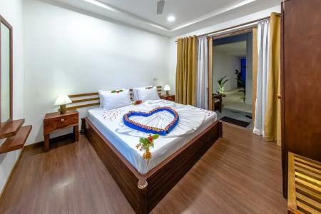 Dhiffushi White Sand Beach - 27