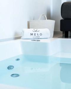Melo Athens - 182