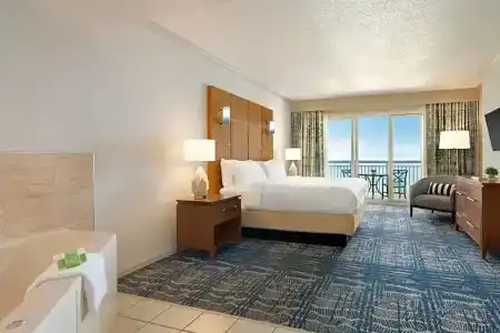 Holiday Inn & Suites, An Ihg - 204