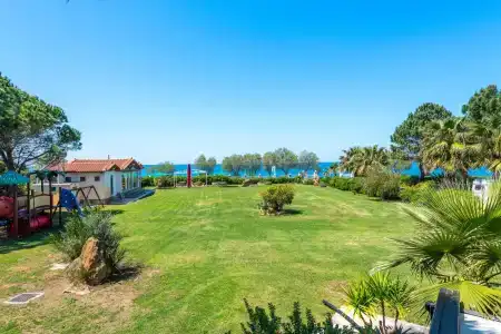 Irida Beach Suites - 11