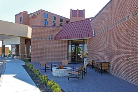 Courtyard by Marriott - 24