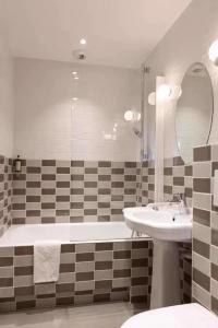 Hôtel des 3 Poussins - 65