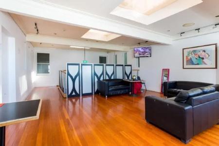 ibis Budget - - 9