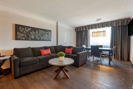 Best Western Plus Village Park Inn - 87