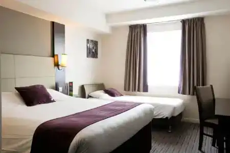 Premier Inn Hanger Lane - 3