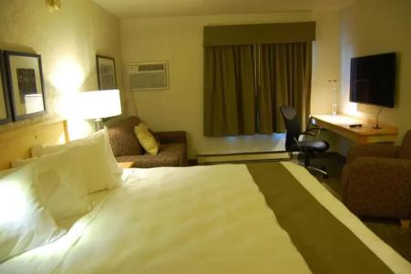 Days Inn and Suites by Wyndham Downtown-University - 31