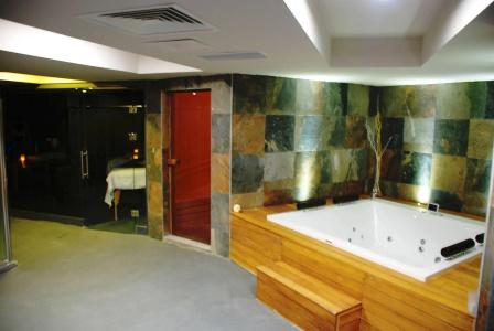 Check Inn Suite & Spa - 12
