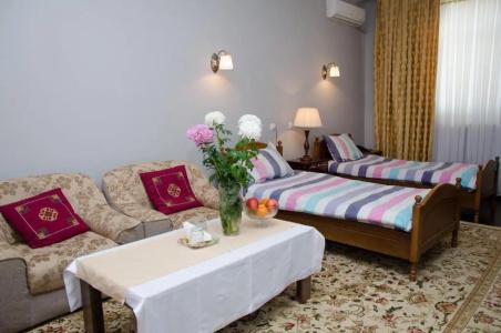 Jipek Joli Inn - 0