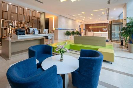 Holiday Inn Express Luoyang City Center - 1