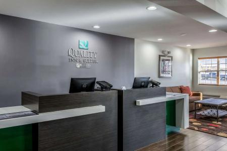 Quality Inn & Suites I-10 - 12