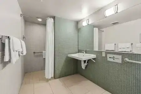 Vagabond Inn Executive Old Town - 60