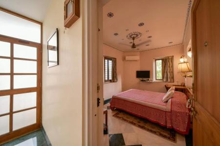Arya Niwas - 1