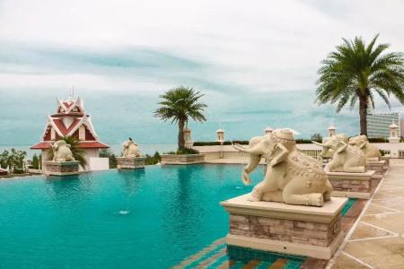 Grand Pacific Sovereign Resort & Spa - 13