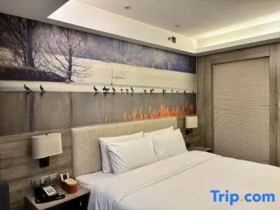 Atour Xi'an Gaoxin Tangyan Road Branch - 110