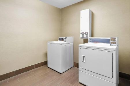 Comfort Suites West - 34
