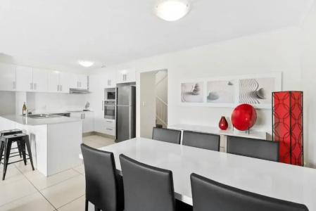 Markham Court - 55