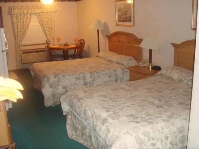 Townhouse Inn & Suites - 19