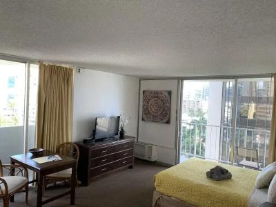 Tropical Studios At Marine Surf Waikiki - Free Parking - Best Location - Full Kitchen - Swimming Pool - 107