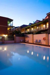 Rydges - 13