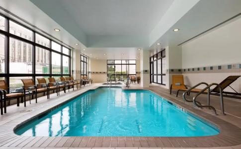 Courtyard by Marriott Houston Galleria - 16