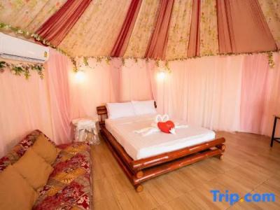 Paree Hut - 18