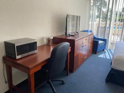 Miami Gardens Inn & Suites - 78