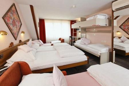 Roesli Guest House - 1
