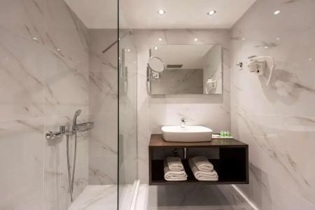 Best Western Plus Embassy - 44