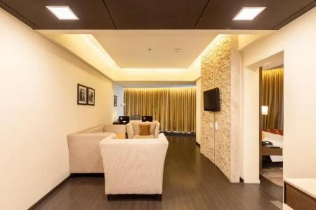 5 By Oyo Metropolitan - 62