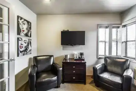 Rodeway Inn & Suites Downtowner-Rte 66 - 7