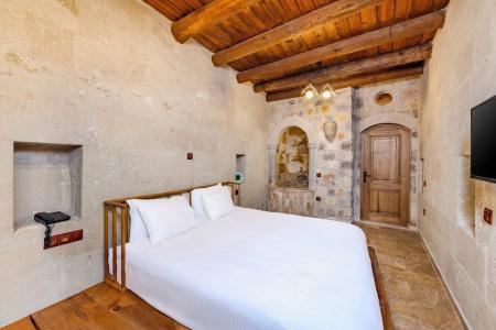 Calypso Cave Suites - 40