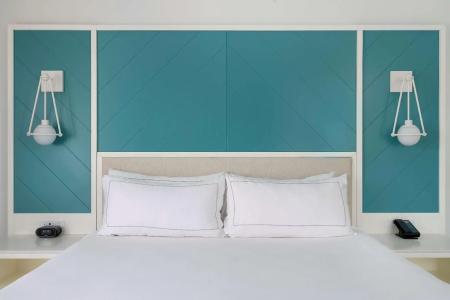 DoubleTree Suites by Hilton - 211