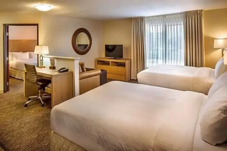 DoubleTree by Hilton - 121