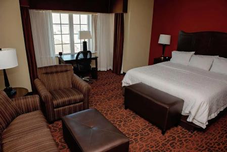 Hampton Inn & Suites - 32