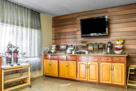 Comfort Inn & Suites near Kino Sports Complex - 31