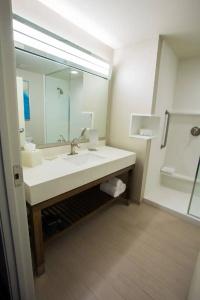 Courtyard by Marriott Downtown/University Area - 44