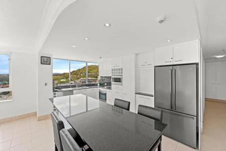 Burleigh Beach Tower - 127