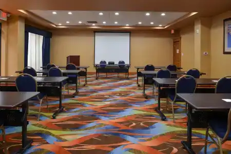 Holiday Inn Express, An Ihg - 33