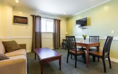 Oasis Inn - 73