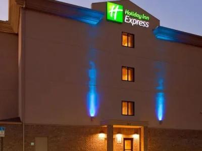 Holiday Inn Express & Suites-West Navy Base, An Ihg - 2