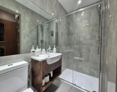 London Court - 8