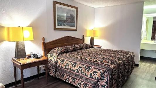 Executive Inn - 3